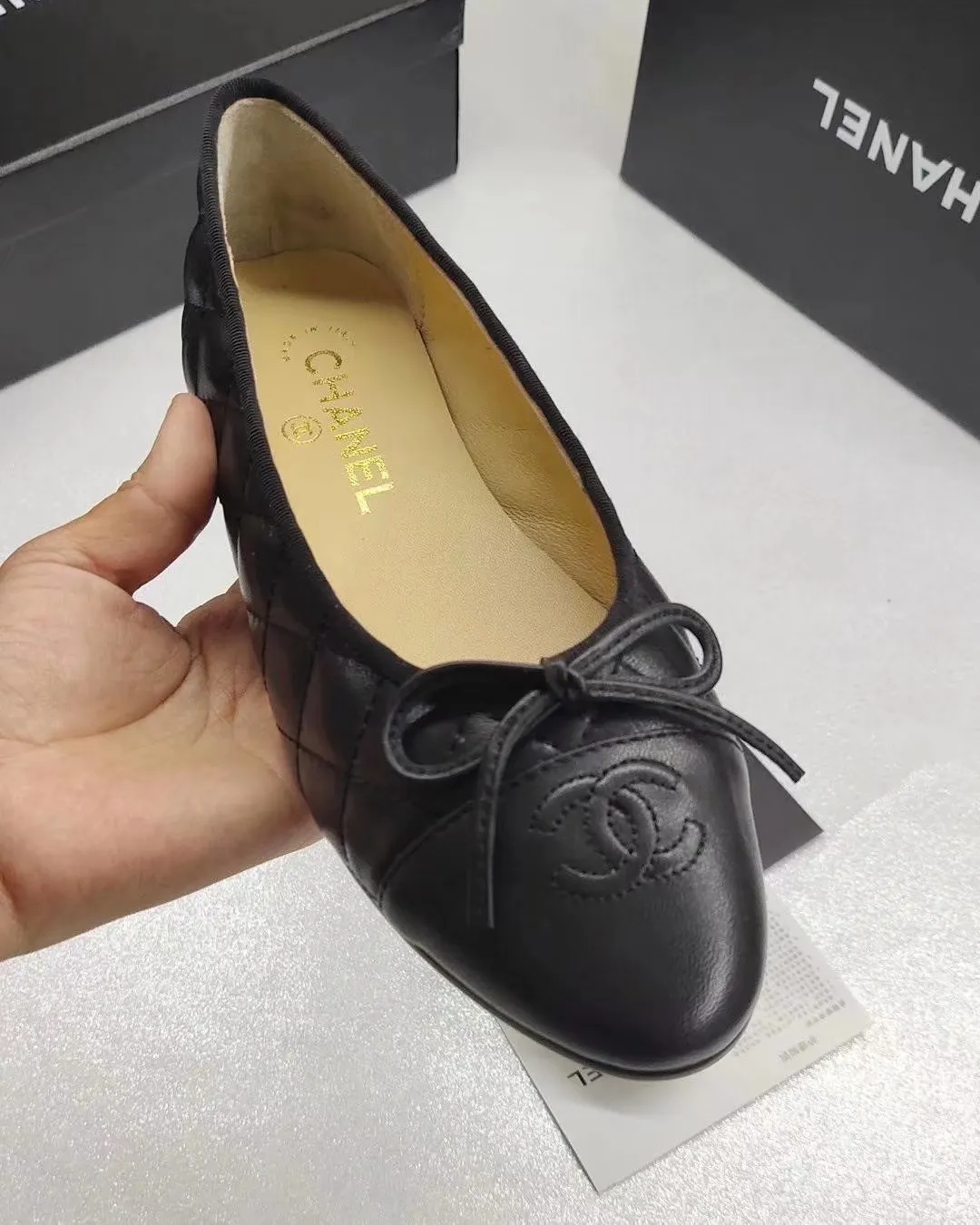 👟👟Ex-factory price 440👟👟 Chanel Chanel, ballet shoes, fashionable items, timeless classics, maintaining elegance. Exquisite style can be seen everywhere on the feet of celebrities and Internet celebrities. Luxury, replica of the popular original that will never fade away, upper; imported mixed sheepskin, inner sheepskin, size 35-41, genuine leather sole. There are too many colors for this type of fabric, please come to us for enquiries.